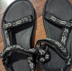 Teva sandals worn once Sz 7